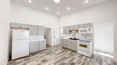 105-107 W Oak St in Sparta, WI - Building Photo - Building Photo