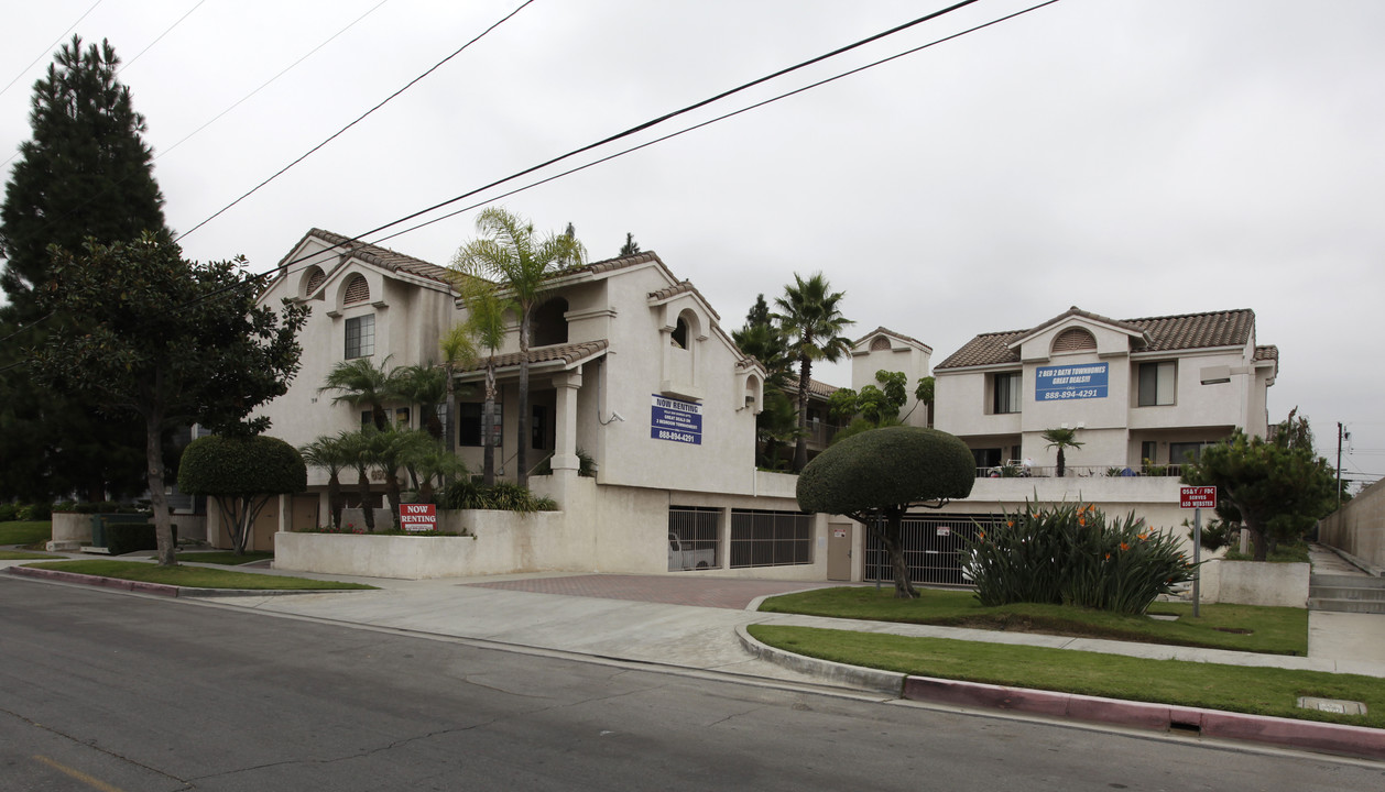 The Villas at Anaheim in Anaheim, CA - Building Photo