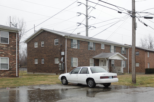 10400 Greentree Ln in Louisville, KY - Building Photo - Building Photo