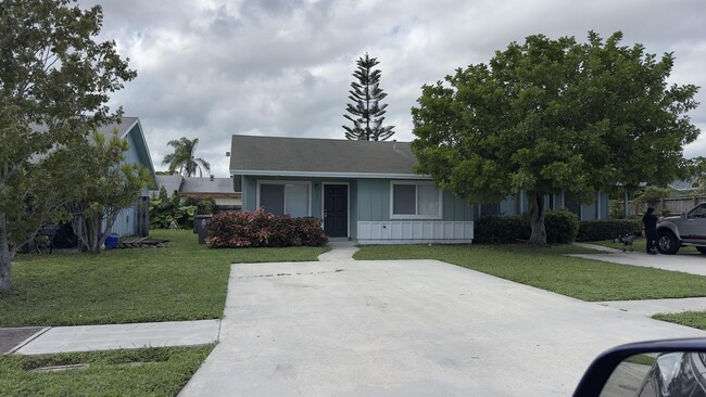 property at 9221 W Highland Pines Dr