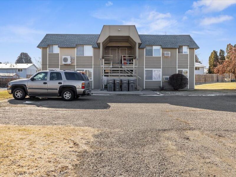 1501 W 14th Ave in Kennewick, WA - Building Photo