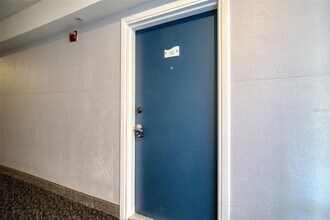 3315 58th Ave S in St. Petersburg, FL - Foto de edificio - Building Photo