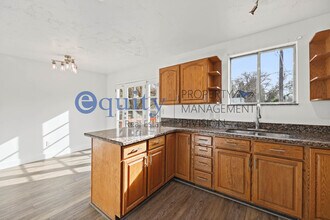 8537 S Ray Cir in Sandy, UT - Building Photo - Building Photo