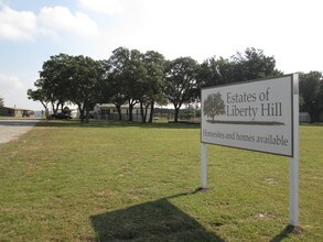 Horseshoe Village in Liberty Hill, TX - Building Photo - Building Photo