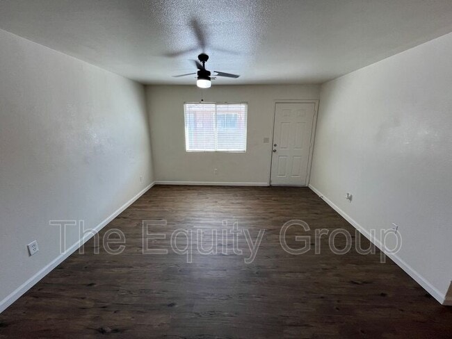 482 W Morton Ave in Porterville, CA - Foto de edificio - Building Photo