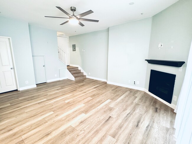 11823 Avon Way in Los Angeles, CA - Building Photo - Building Photo