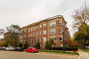 Updated Apartments Located at 800 Michigan in Evanston, IL - Building Photo
