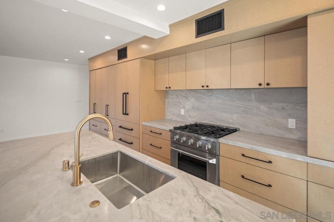 857 F Ave in Coronado, CA - Building Photo
