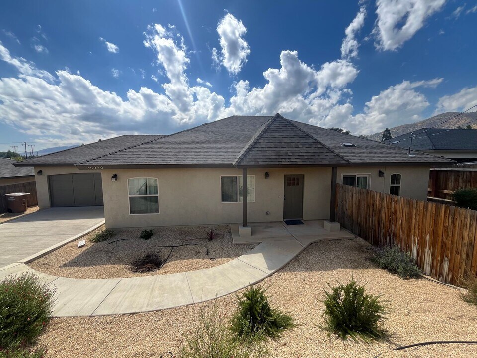 20920 White Pine Dr in Tehachapi, CA - Building Photo