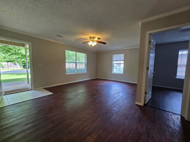 588 Dockery Ln in Fayetteville, AR - Foto de edificio - Building Photo