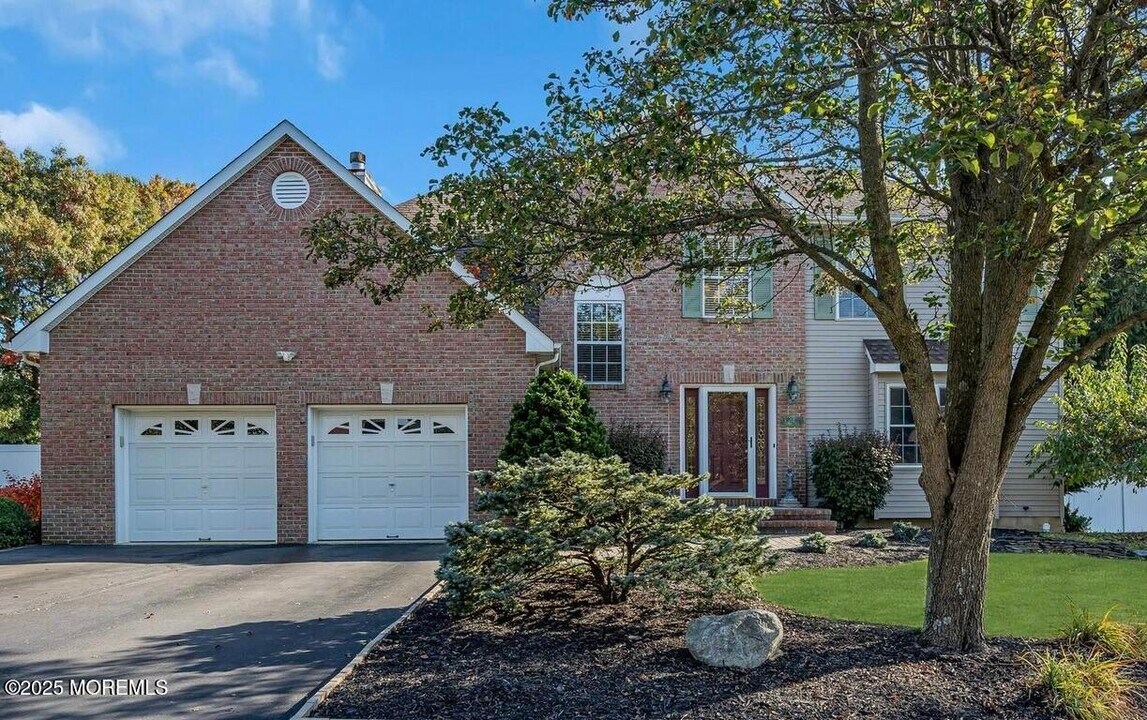 32 Sarah Ln in Howell, NJ - Building Photo