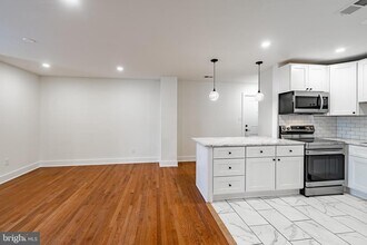 21 Gay St-Unit -201 in Phoenixville, PA - Foto de edificio - Building Photo
