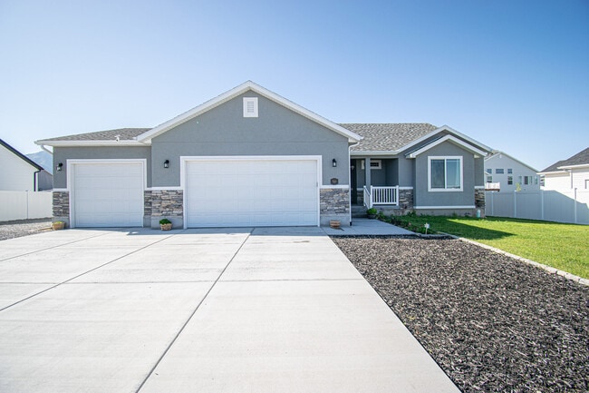 289 W 2280 N in Tooele, UT - Building Photo - Building Photo