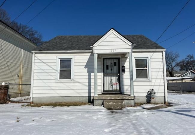 property at 1317 Oakwood Ave