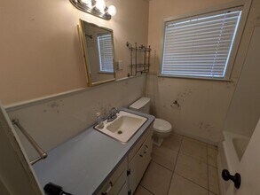 660 Enfield Ln in Beaumont, TX - Foto de edificio - Building Photo