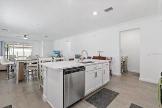 5524 Little Path Dr in Wimauma, FL - Foto de edificio - Building Photo