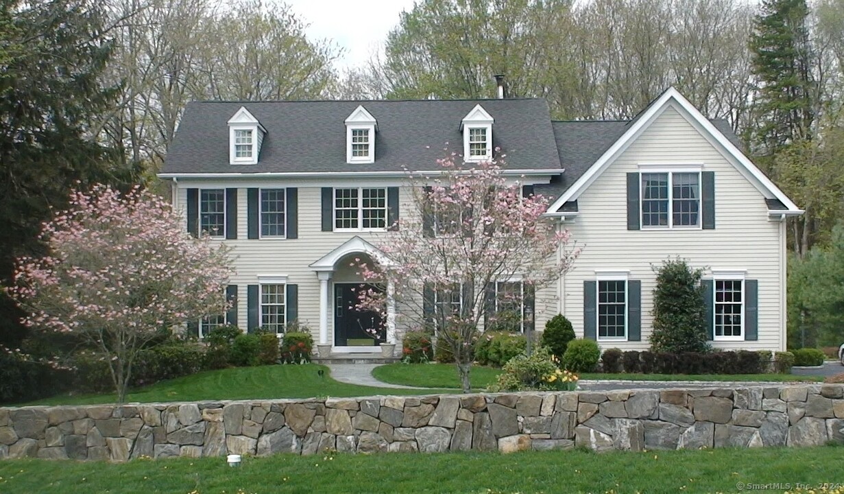 368 Hoyt St in Darien, CT - Building Photo