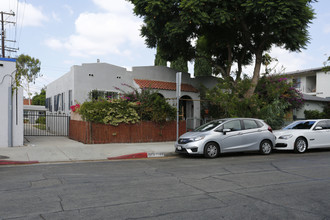 1125-1127 N Ogden Dr in Los Angeles, CA - Building Photo - Building Photo