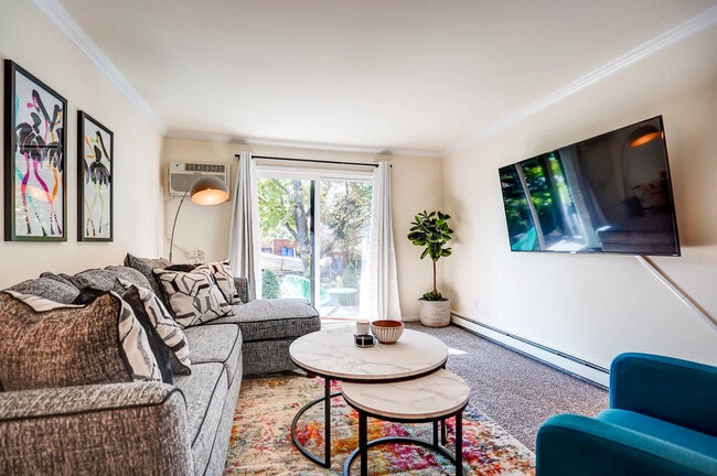 3367 S 100th St in Milwaukee, WI - Foto de edificio - Building Photo