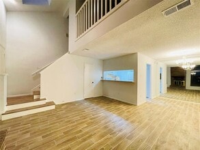 13892 Hollowgreen Dr in Houston, TX - Foto de edificio - Building Photo