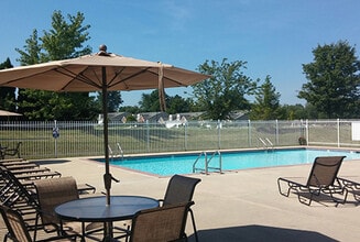 Bayberry Place Apartments in Brownsburg, IN - Foto de edificio - Building Photo