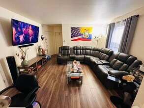 374 Somerset St, Unit 3 in North Plainfield, NJ - Building Photo - Building Photo