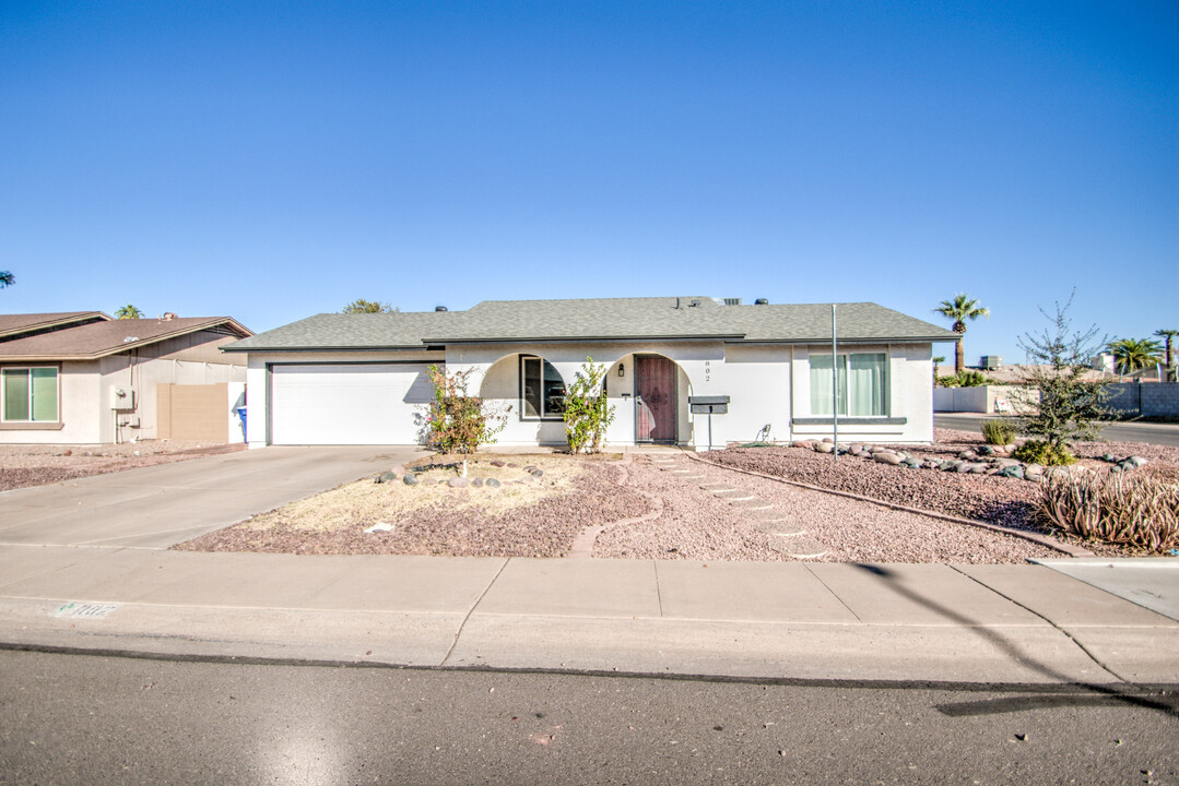 802 W Palomino Dr in Chandler, AZ - Foto de edificio