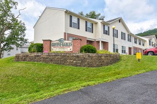 Greene Gables in Ridgeley, WV - Building Photo