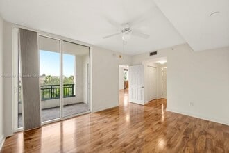 510 NW 84th Ave, Unit 423 in Plantation, FL - Foto de edificio - Building Photo