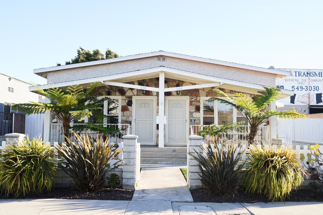 606 E Realty St, Unit 606 1-2 in Carson, CA - Foto de edificio