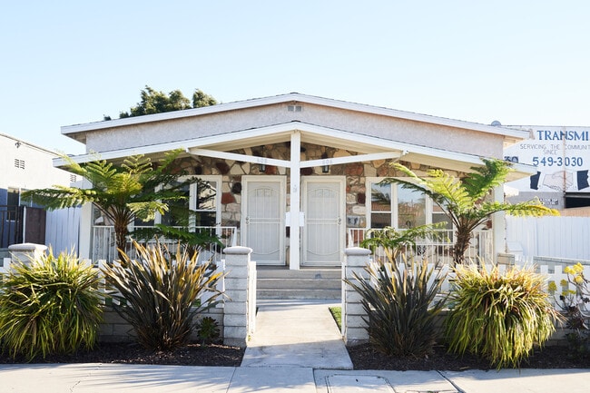 606 E Realty St, Unit 606 1-2