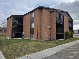 4642 S 1900 W in Roy, UT - Building Photo