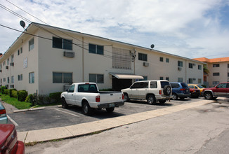 690 NE 133rd St in Miami, FL - Building Photo - Building Photo