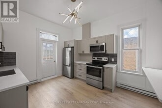 353 Central Ave in London, ON - Building Photo - Building Photo