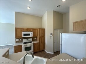 8728 Tom Noon Ave in Las Vegas, NV - Building Photo - Building Photo