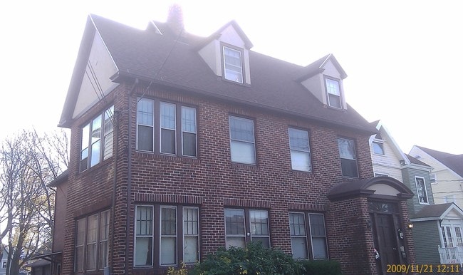 162 Elm St, Unit 2