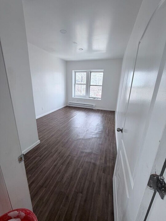 1165 E State St in Trenton, NJ - Building Photo