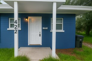 422 Henry Butts Dr in Daytona Beach, FL - Building Photo