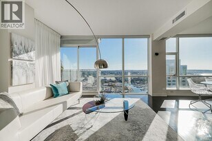 1455 Howe St in Vancouver, BC - Building Photo