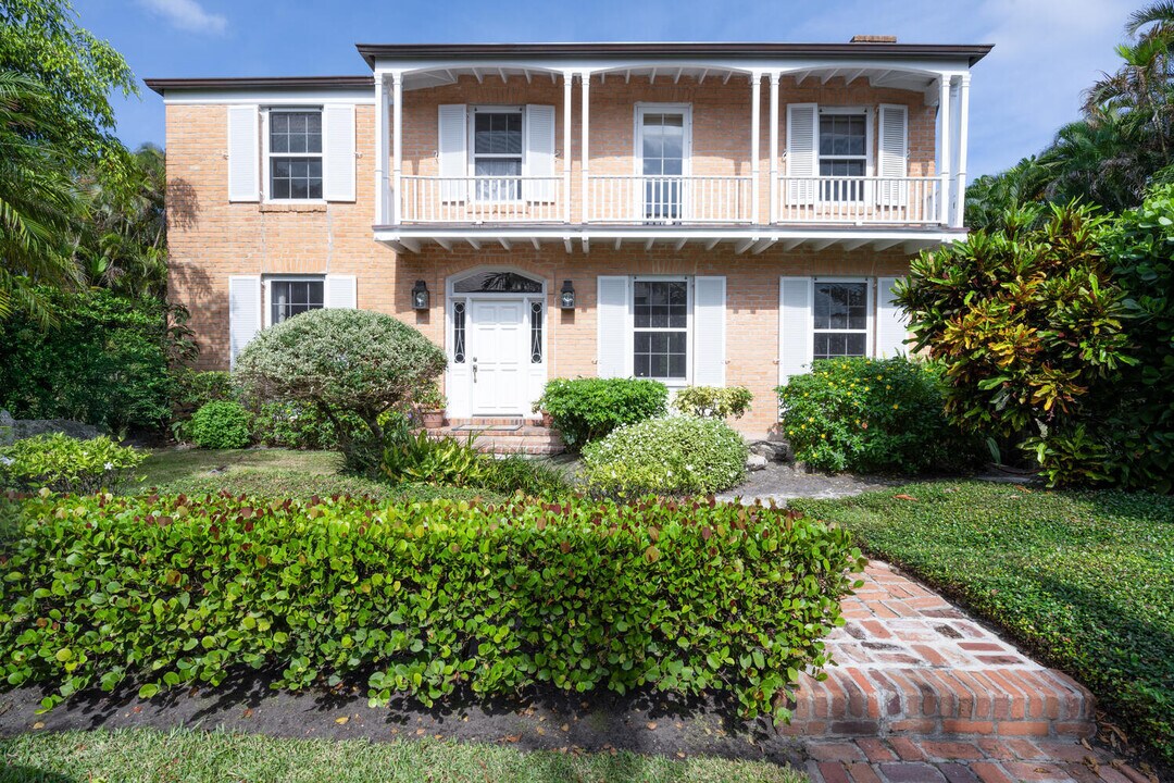 259 Queens Ln in Palm Beach, FL - Building Photo