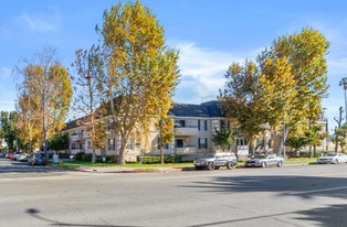 7500 Mason Ave, Unit 212 in Los Angeles, CA - Building Photo