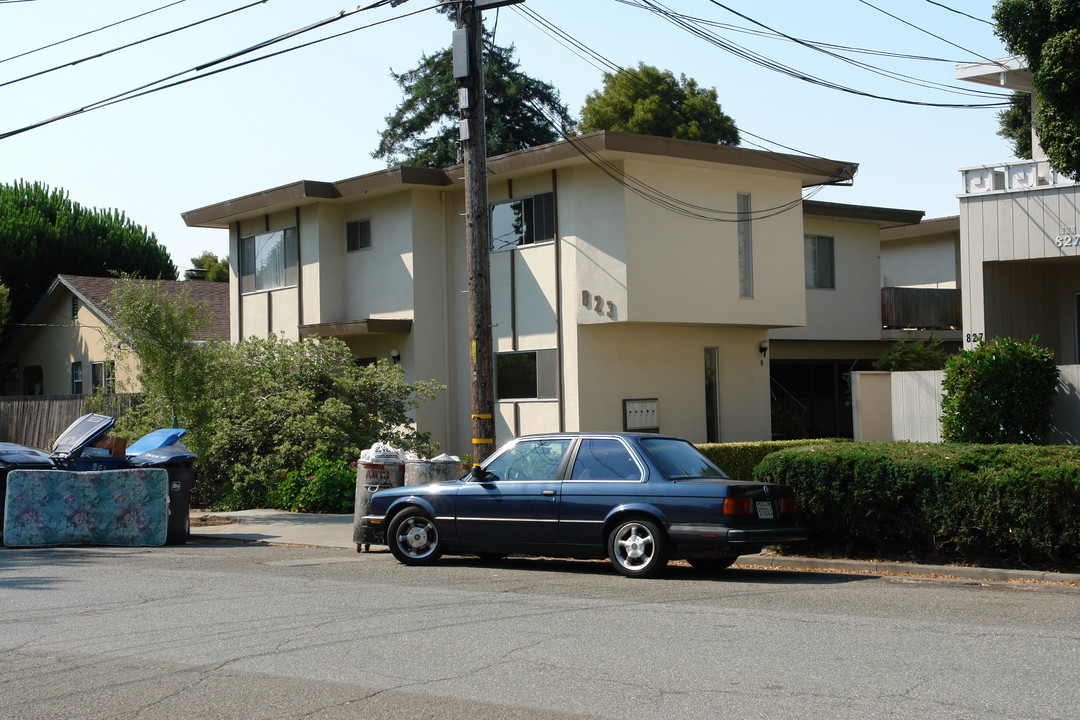 823 Highland Ave in San Mateo, CA - Building Photo