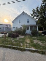 389 Boynton St in Bedford, NH - Building Photo