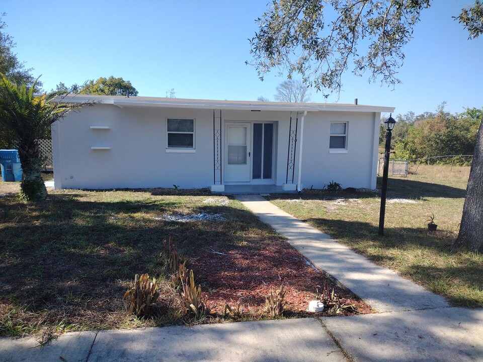 6330 Holiday Dr in Spring Hill, FL - Building Photo