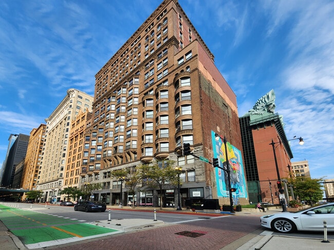 property at 431 S Dearborn St