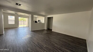 679 W Jardin Dr in Casa Grande, AZ - Building Photo - Building Photo