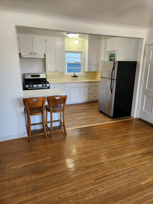 1147 W 11th St, Unit #1147