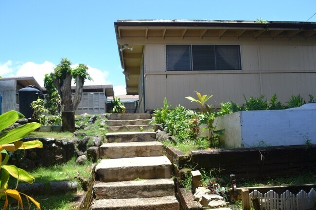47-381 Ahuimanu Rd in Kaneohe, HI - Building Photo - Building Photo