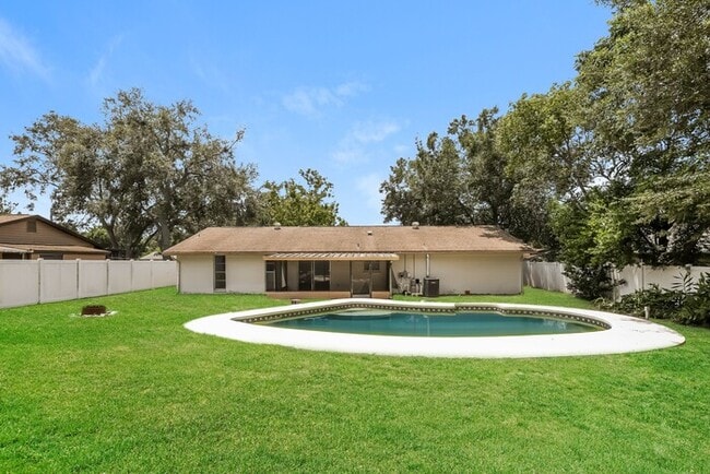 709 Hillpoint Way in Brandon, FL - Building Photo - Building Photo