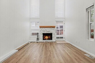 1050 S Monaco St Pkwy in Denver, CO - Building Photo - Building Photo